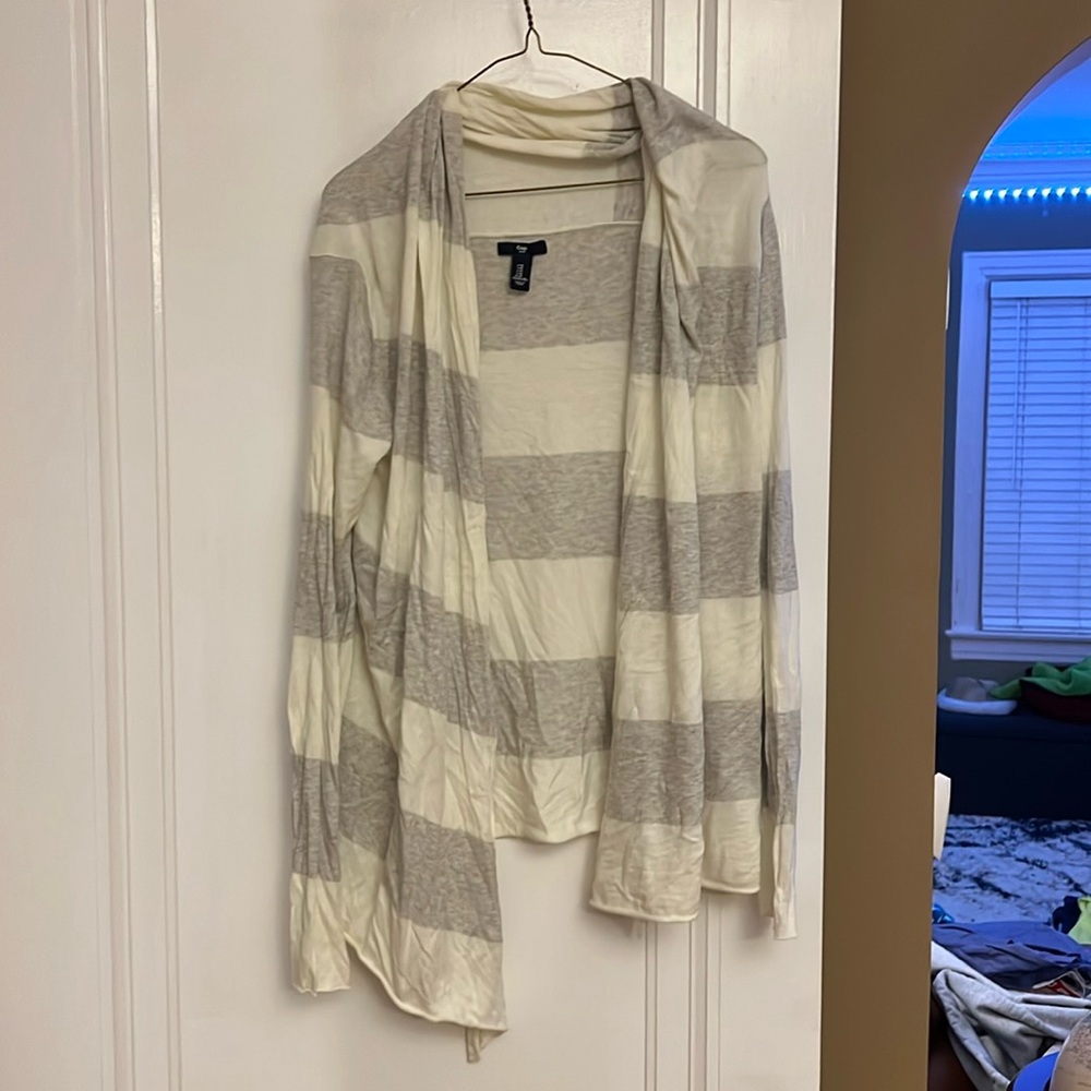 Gap Shrug